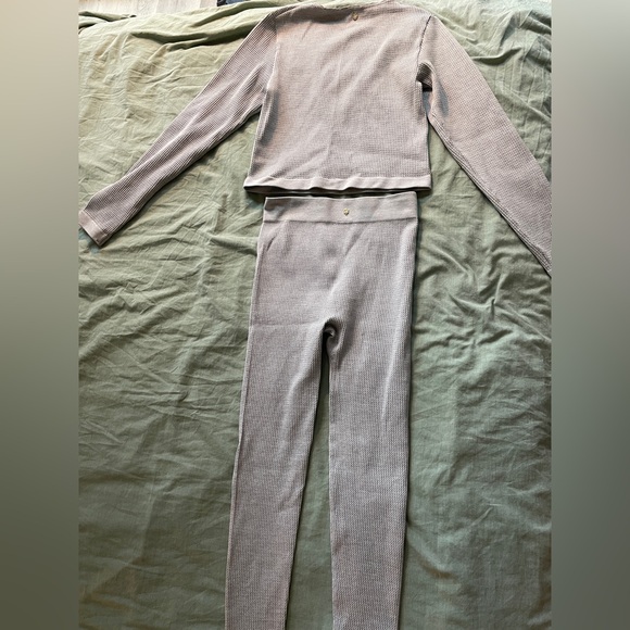 Grey Fabletics Set - Picture 6 of 7